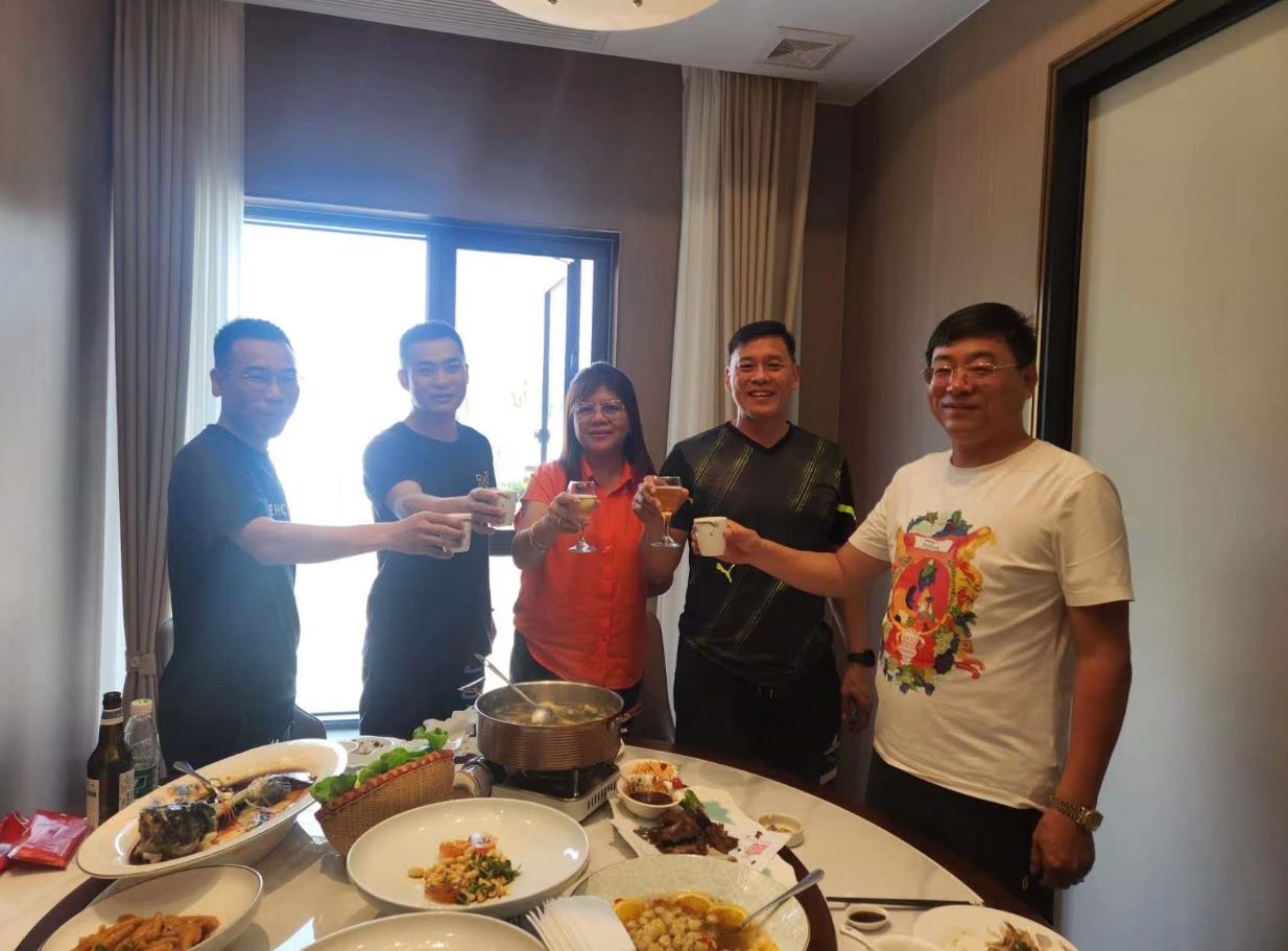 Jiangyin Huada se angajează cu clienți filipinezi pentru a discuta despre proiectul de bobine PE pentru fermele agricole