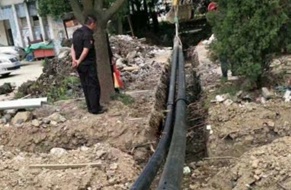 Instalare țevi din plasă de sârmă